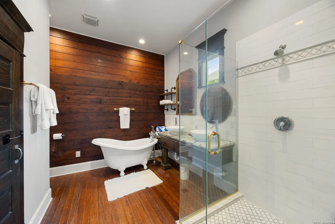 Photo of 122 Vitra Pl