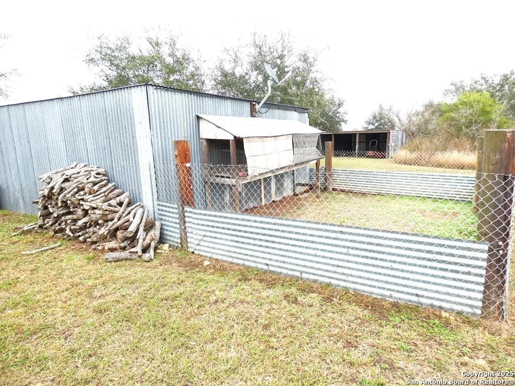 Photo of 283 Live Oak Rd
