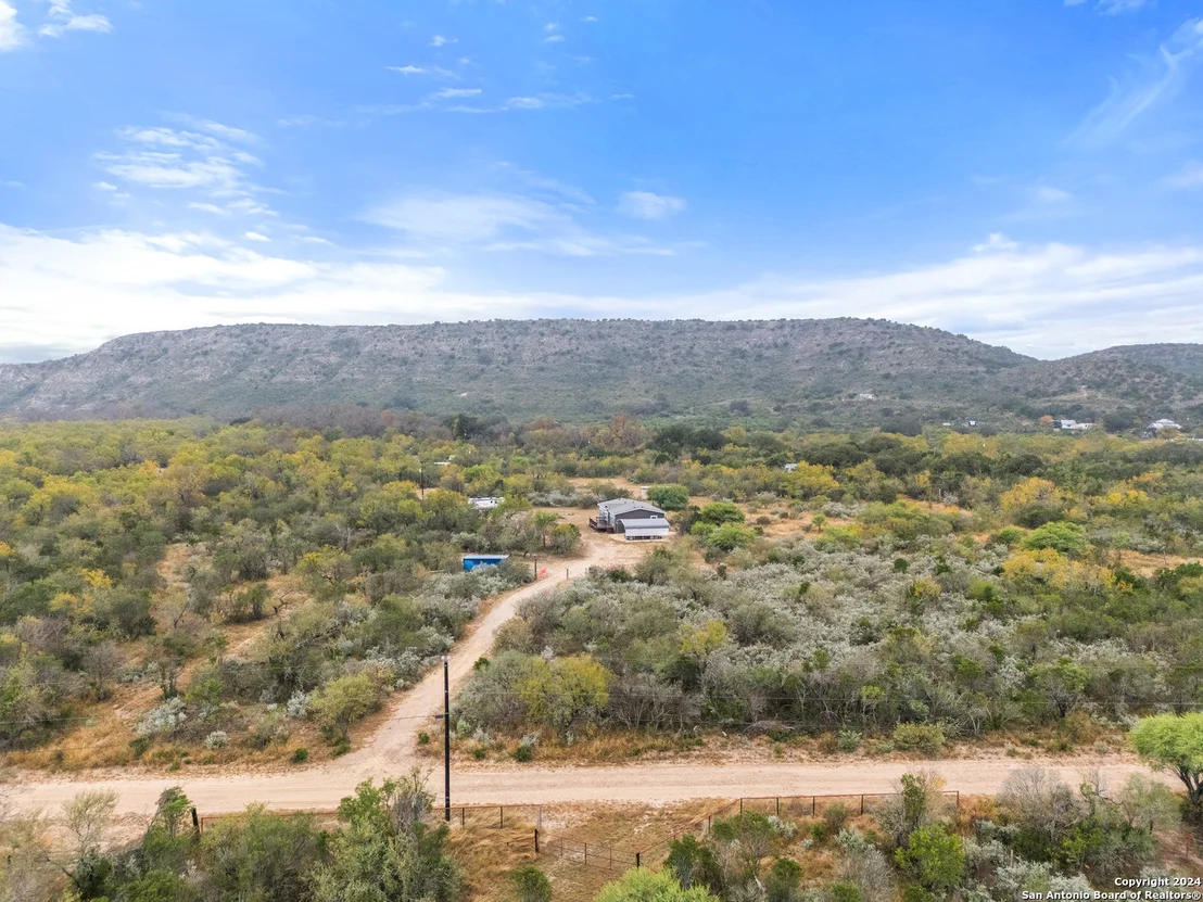 Photo of 1140 Private Road 2415