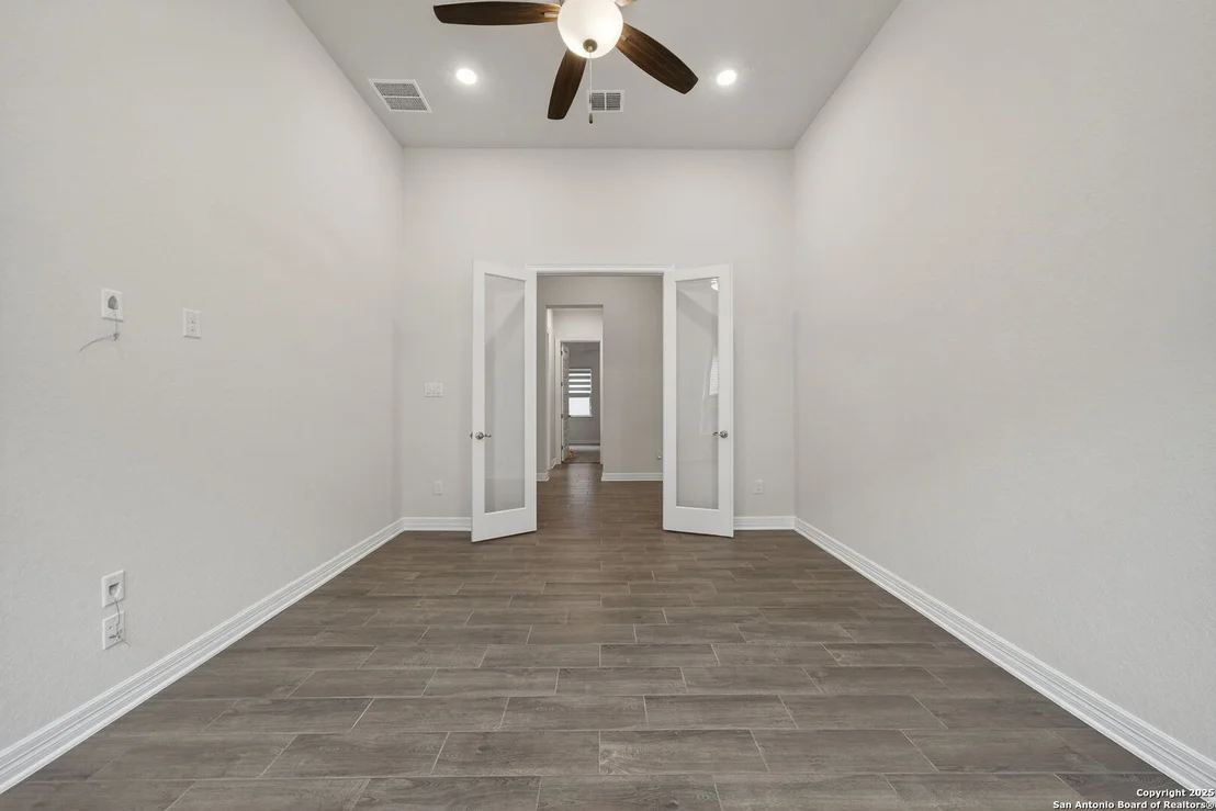 Photo of 123 Low Meadow
