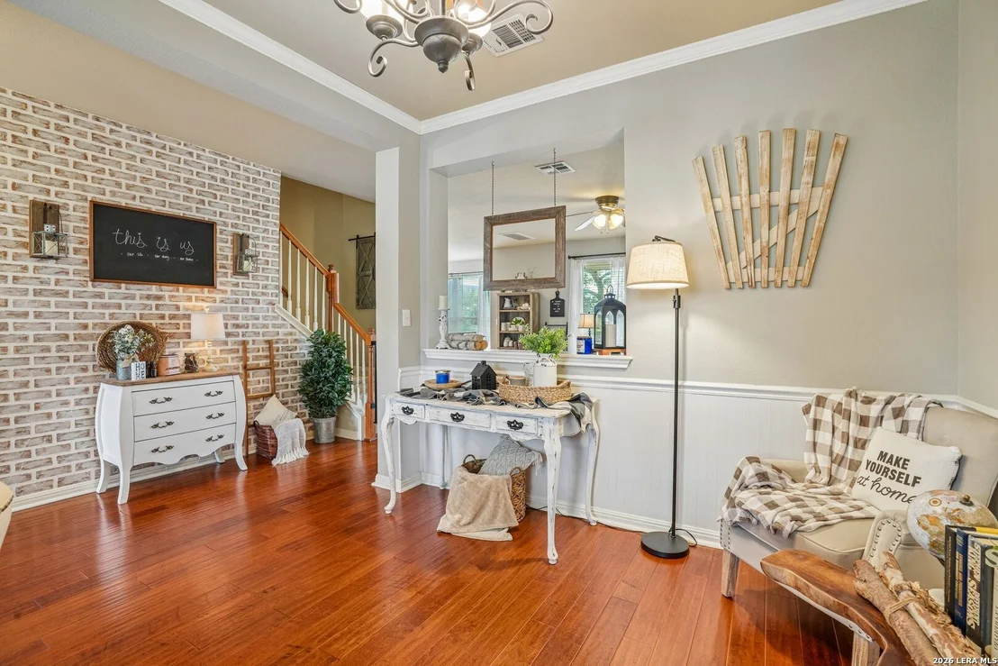 Photo of 990 OAK PARK