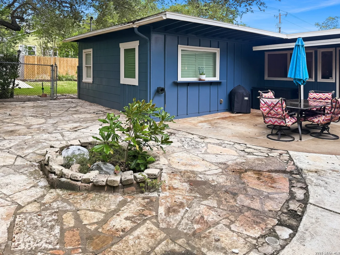Photo of 326 Burnside Dr