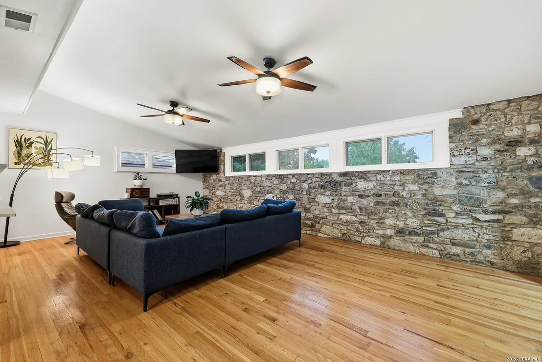 Photo of 326 Burnside Dr