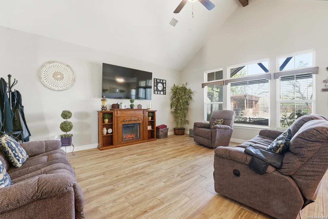 Photo of 149 W Short Meadow Dr