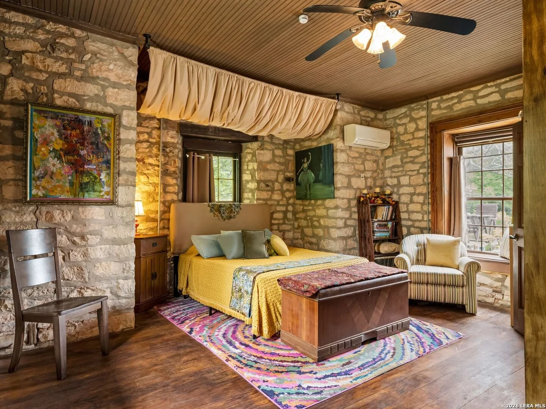 Photo of 426 RANCH ROAD 962 E
