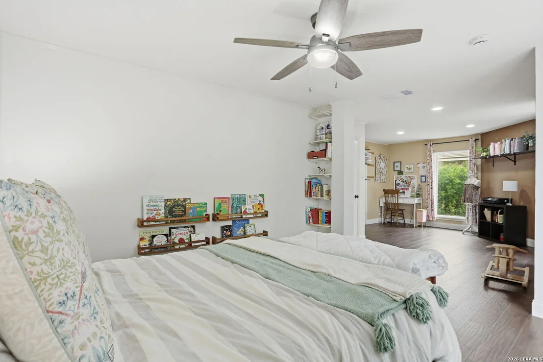 Photo of 21139 Simi Valley Dr