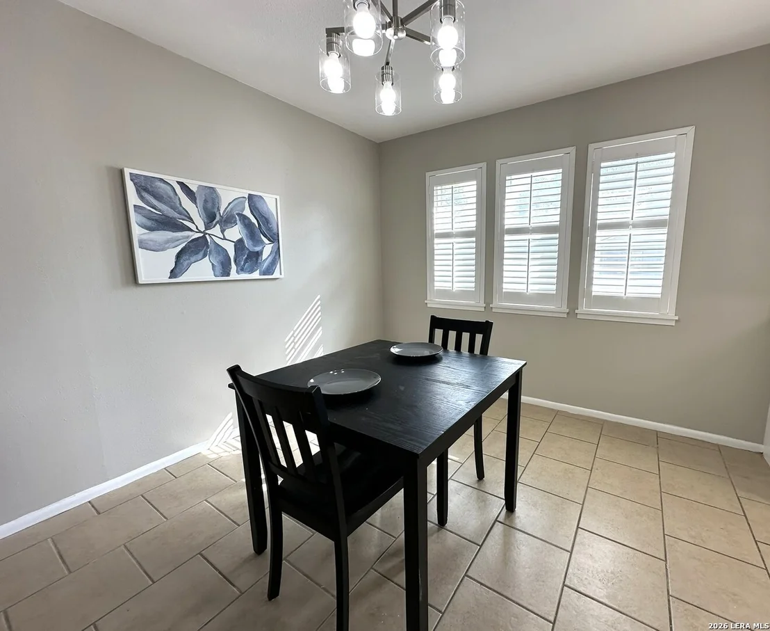 Photo of 129 CLOVERLEAF DR