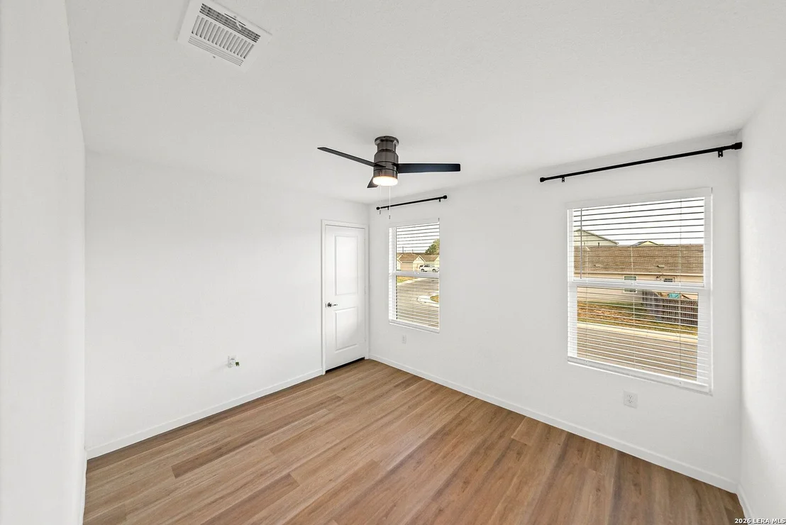 Photo of 822 COOK BND