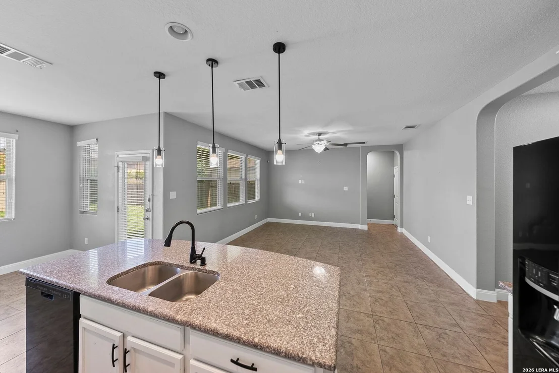 Photo of 2522 Middleground