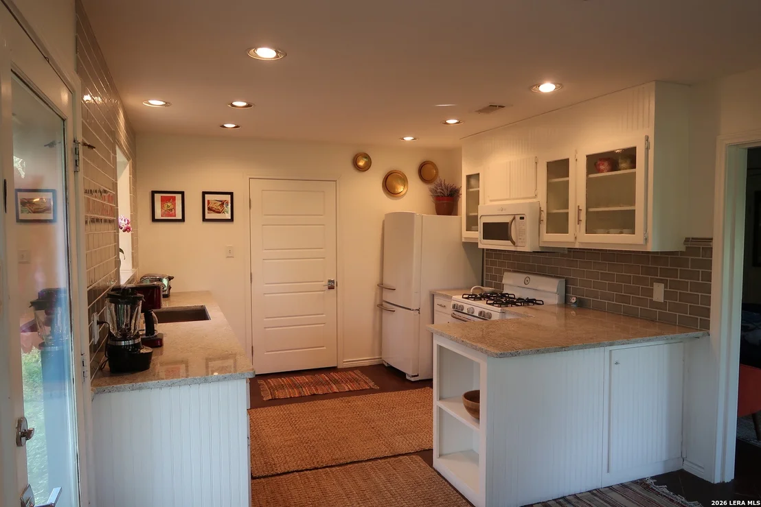 Photo of 810 Oakwood