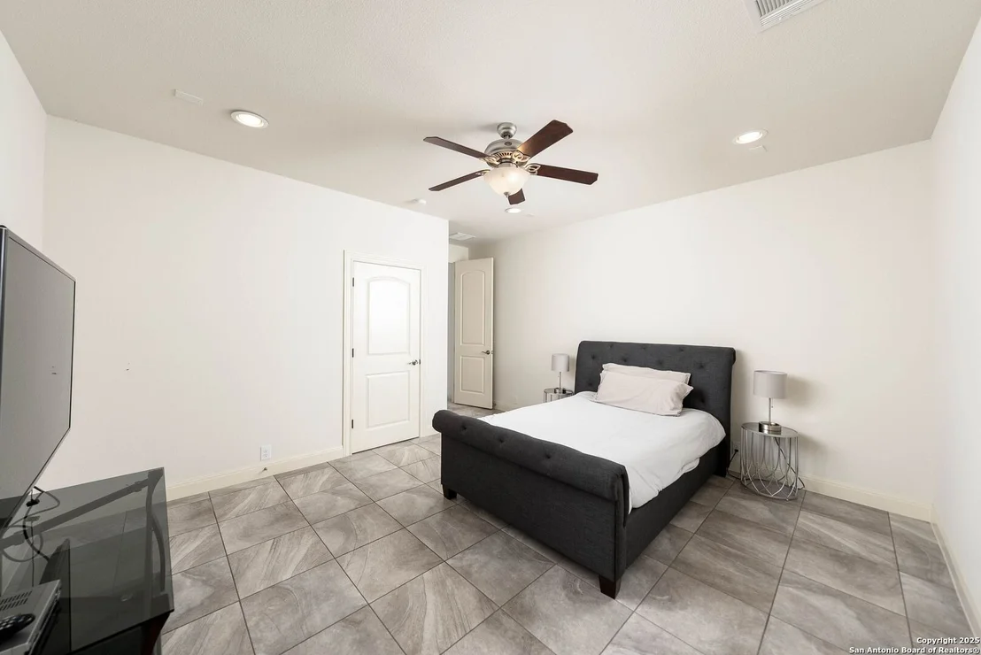 Photo of 6331 granada