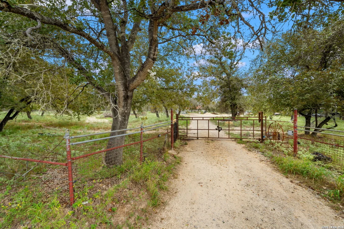 Photo of 1403 MEADOW GLN