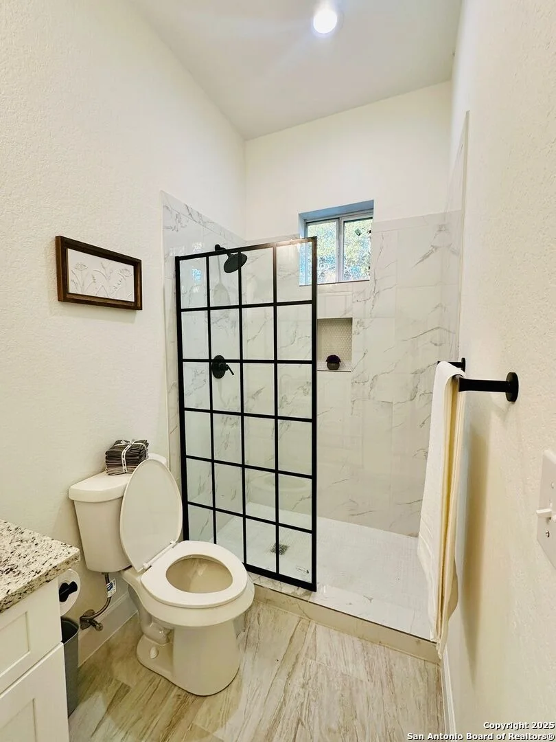 Photo of 1064 OVERBROOK LN