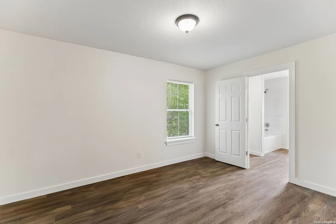 Photo of 426 IKE ST