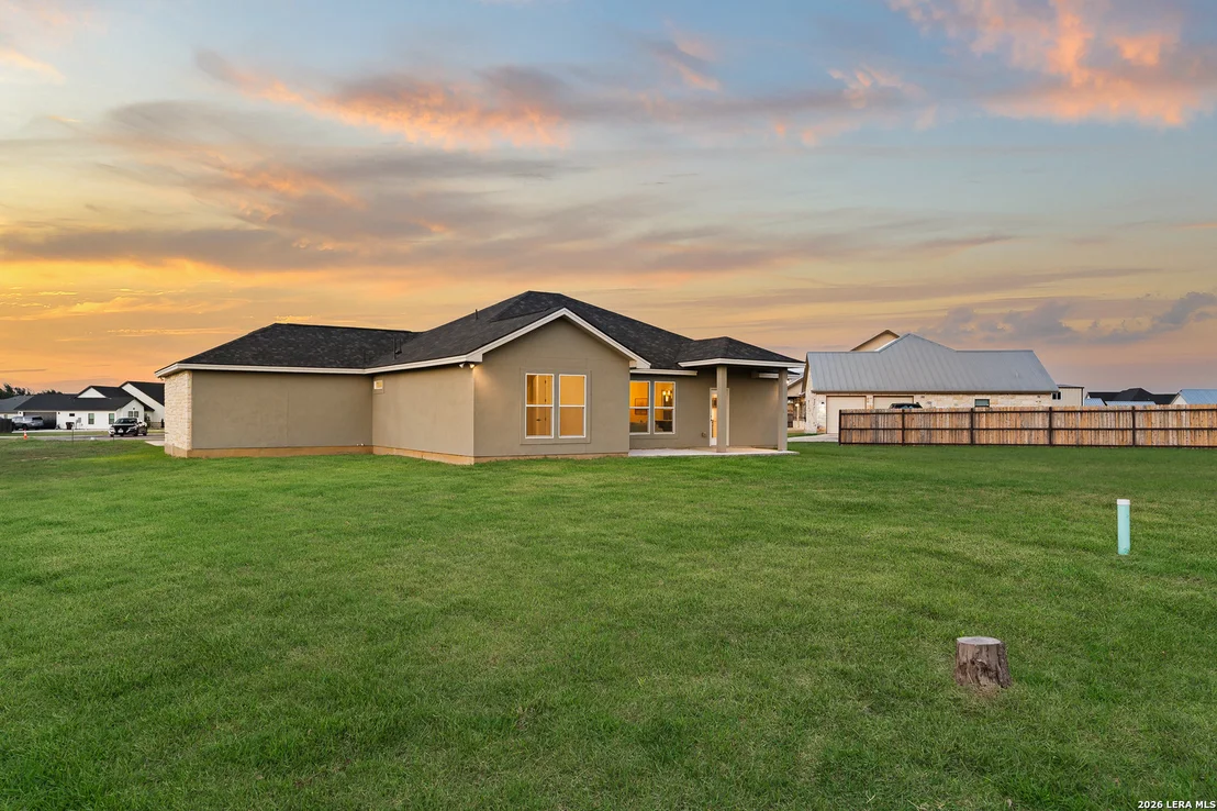 Photo of 100 W MEDIUM MEADOW DR