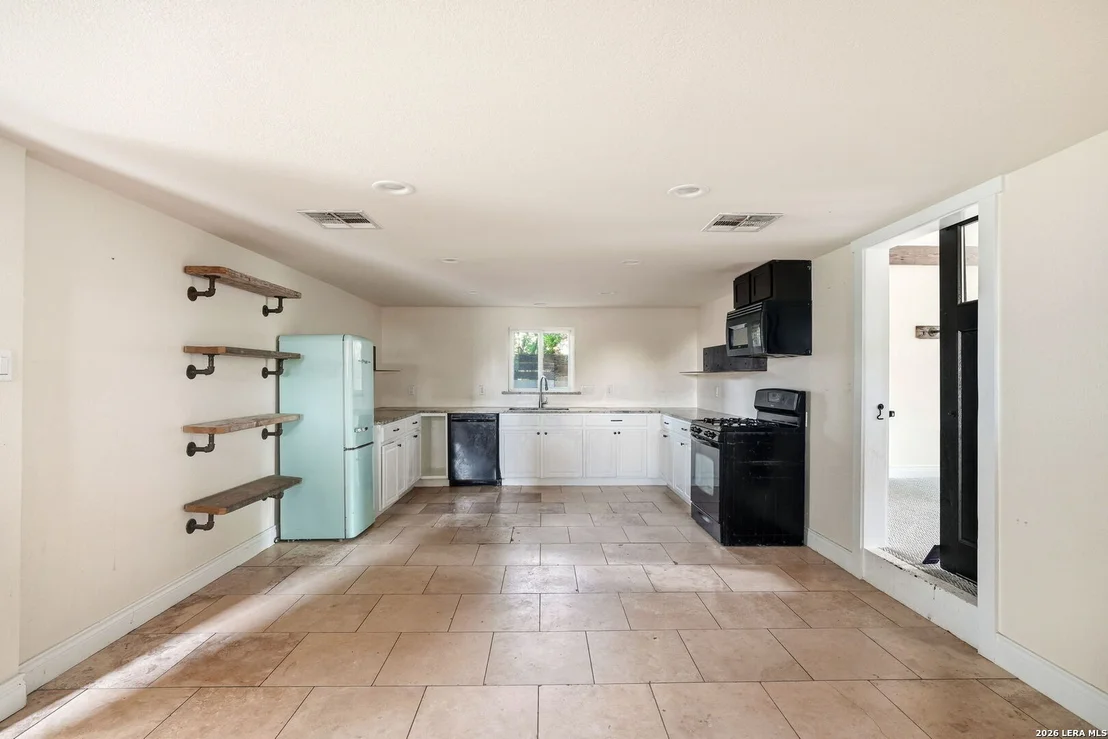 Photo of 606 E AUSTIN ST