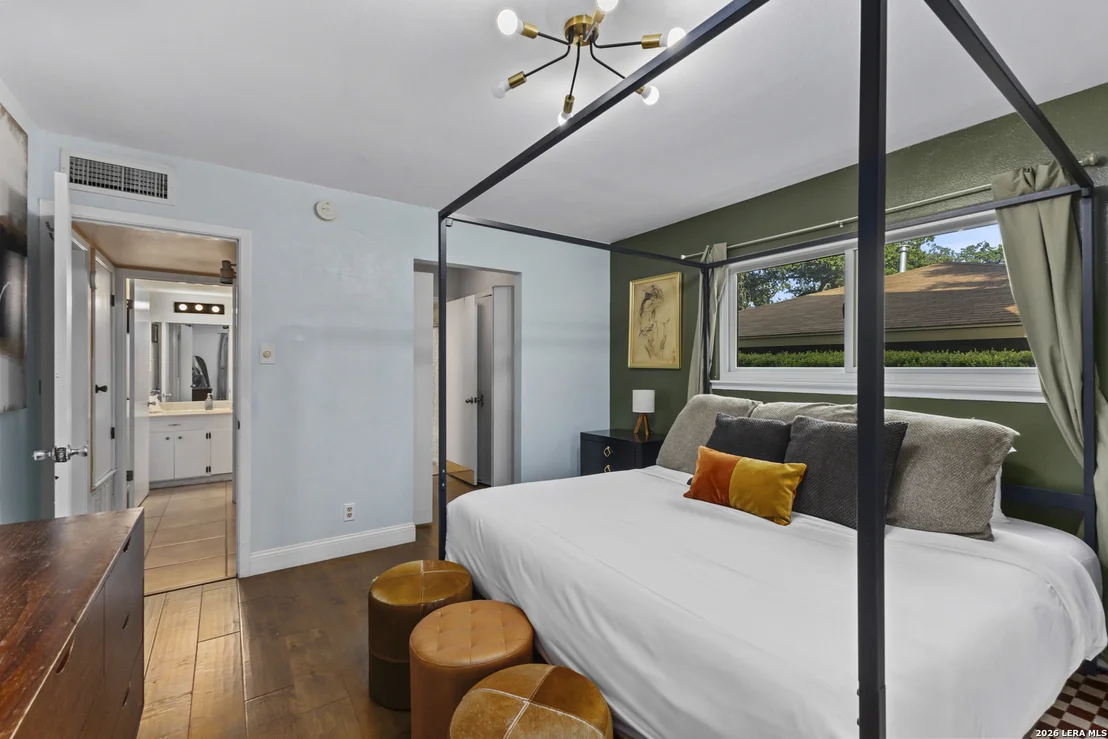 Photo of 10807 Mount Ida