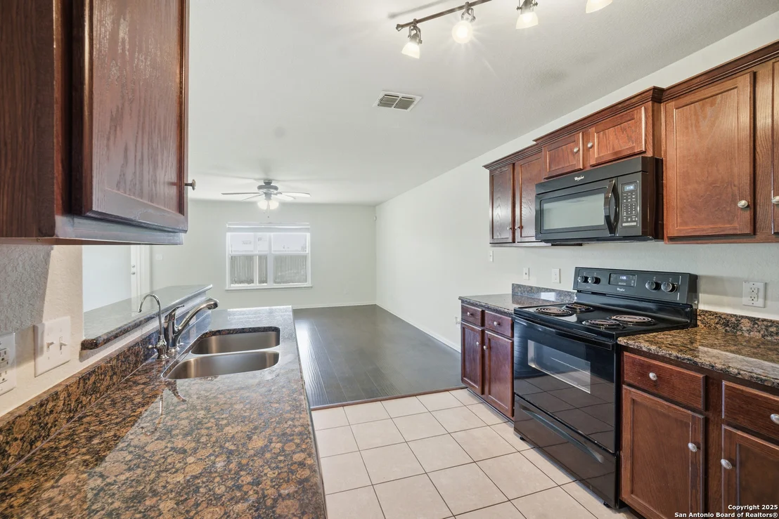 Photo of 6810 Luckey