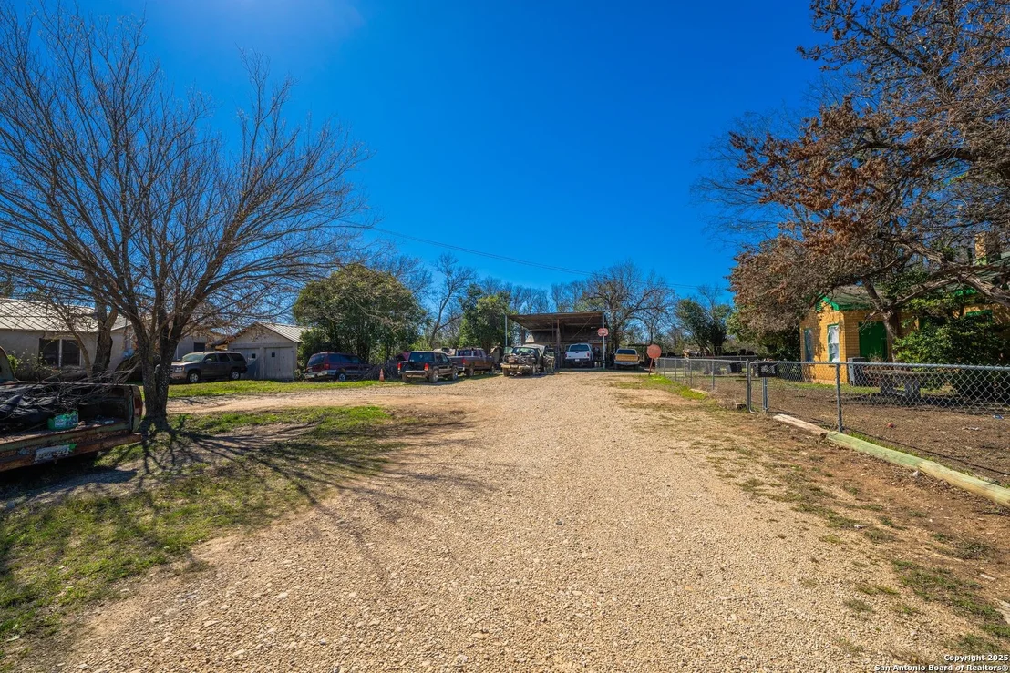 Photo of 547 Lindner Ave