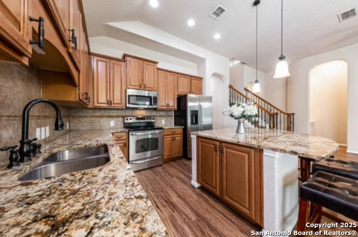 Photo of 1210 Magellan