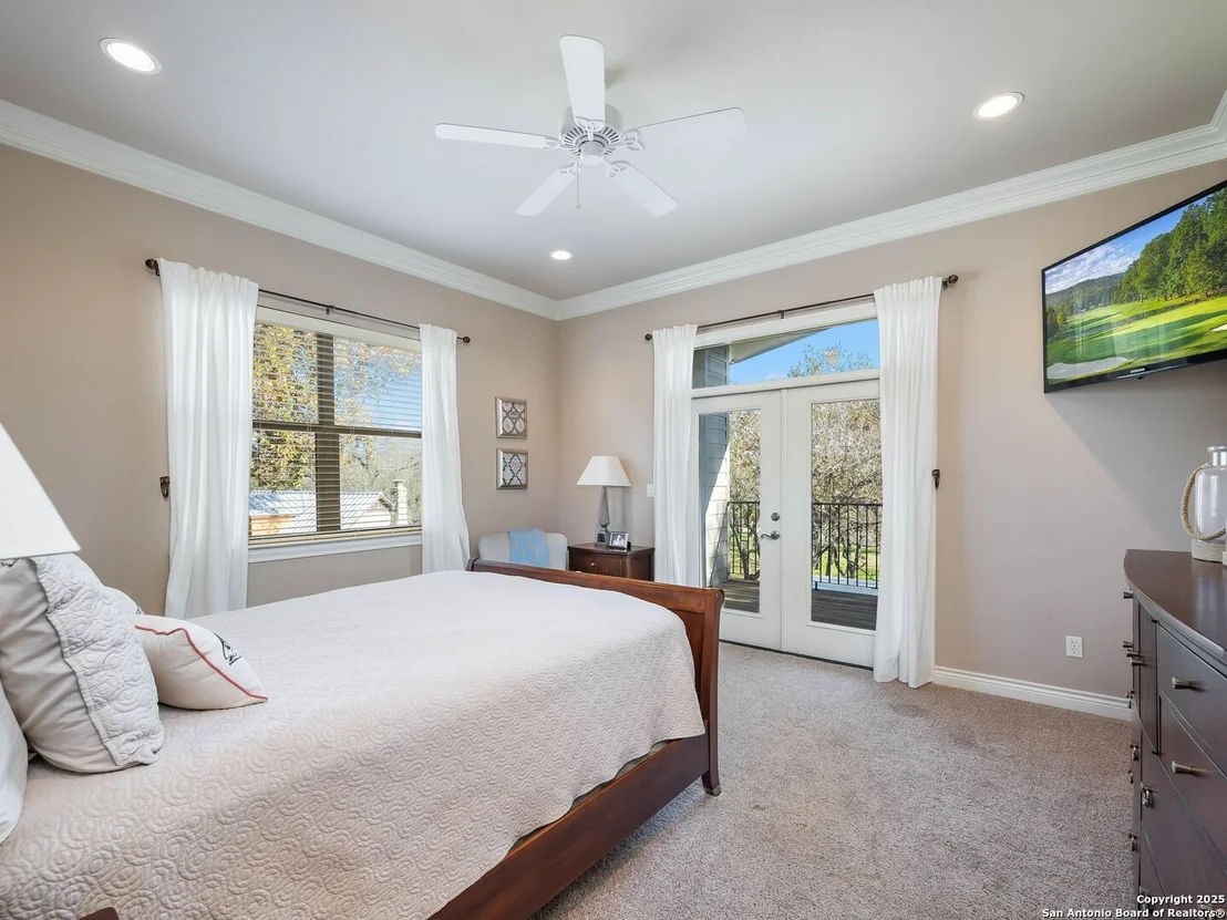 Photo of 705 RIDGEROAD DR