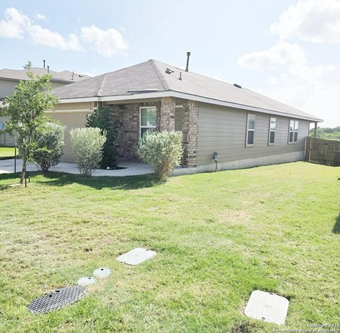 Photo of 437 Middle Green