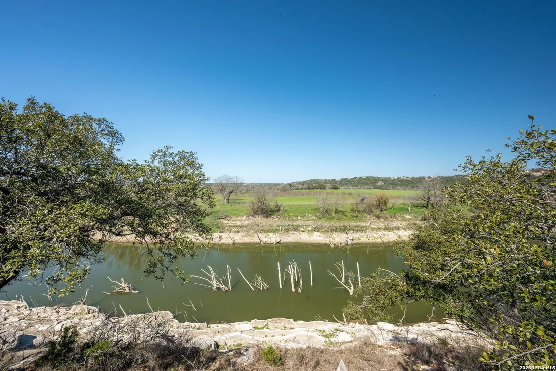 Photo of 365 RIVER CLIFF PL