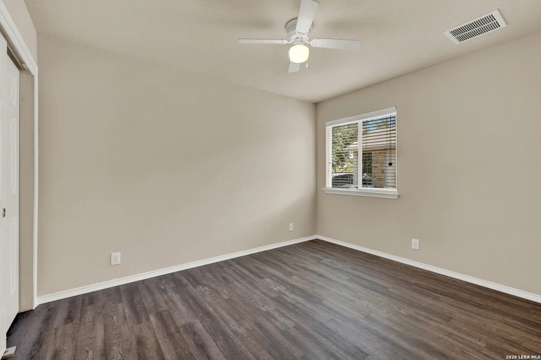 Photo of 566 BRIGGS DR