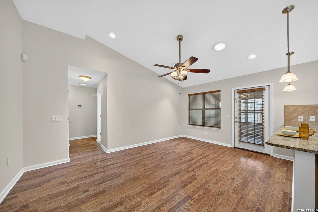 Photo of 121 Fort Wayne
