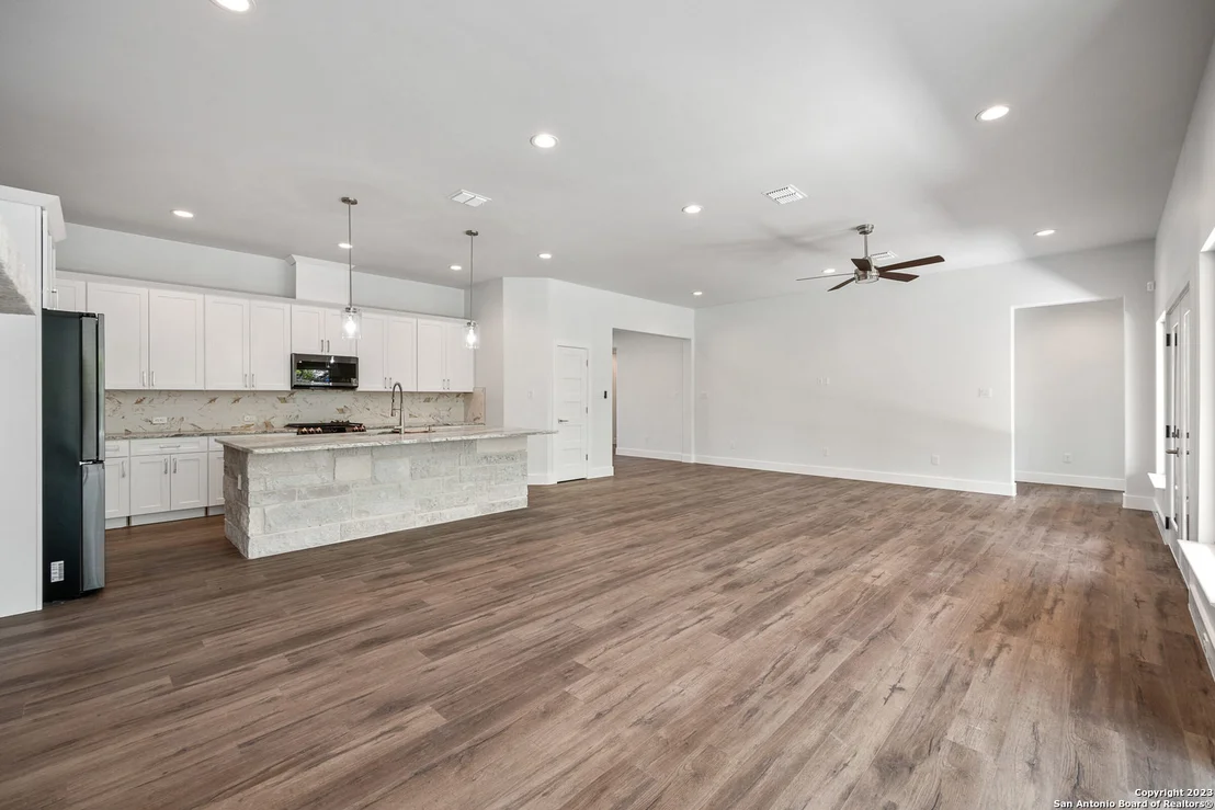 Photo of 103 N JOHN BIRD
