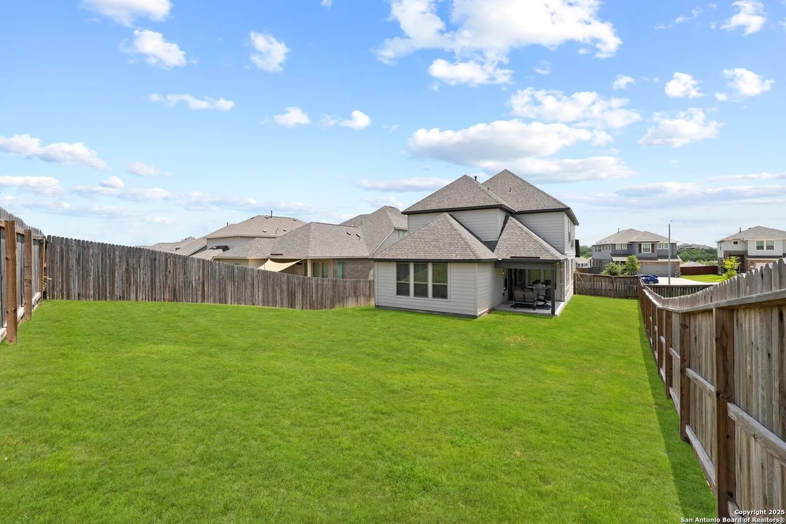 Photo of 2641 White Willow