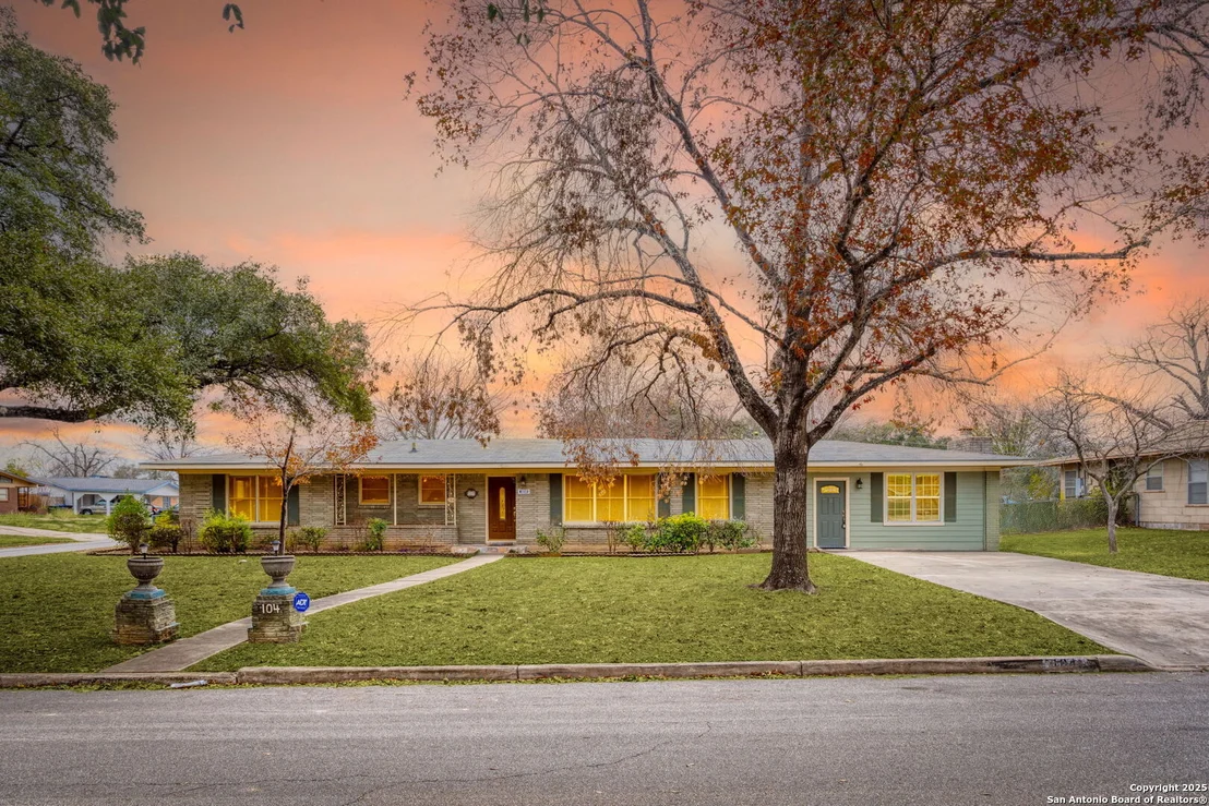 Photo of 104 ROLLING GREEN DR
