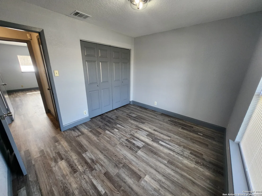 Photo of 918 ROLLING ROCK DR
