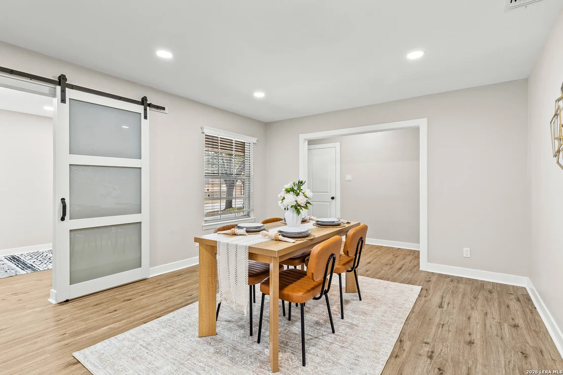 Photo of 371 Pike
