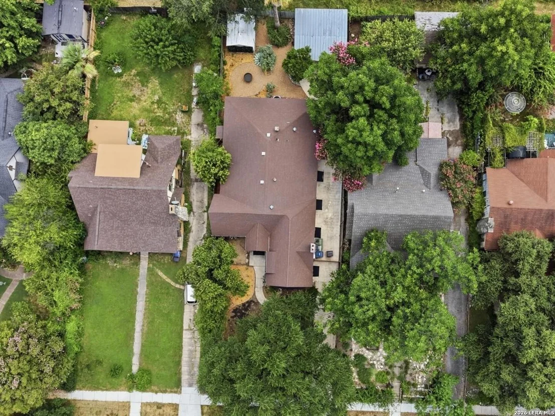 Photo of 218 NORTH DR