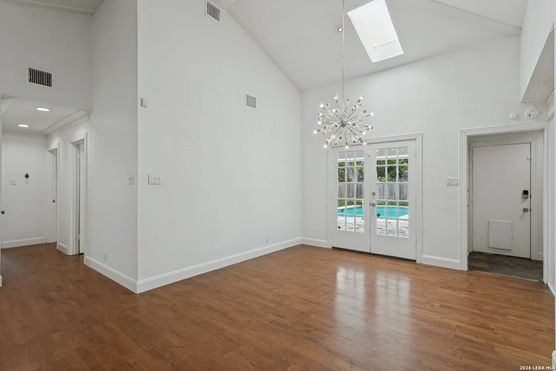 Photo of 538 OAKLEAF DR