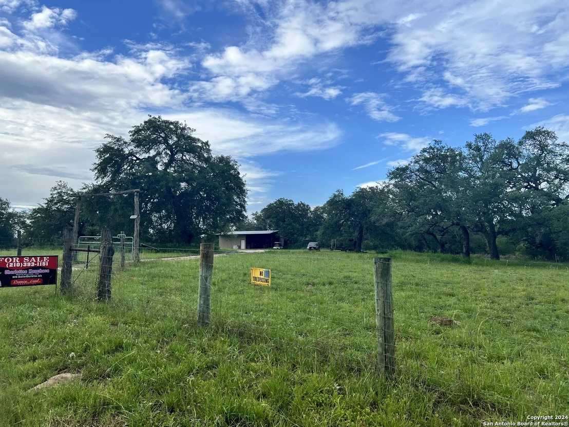 Photo of 290 River Oaks