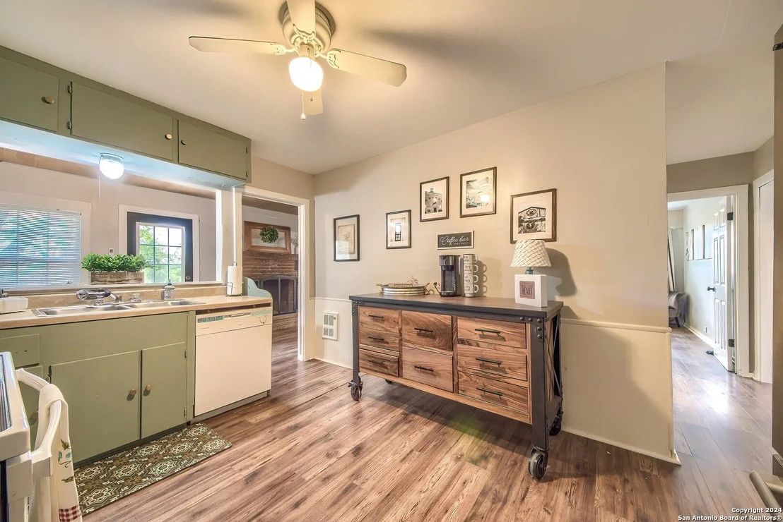 Photo of 1382 RIVER RD