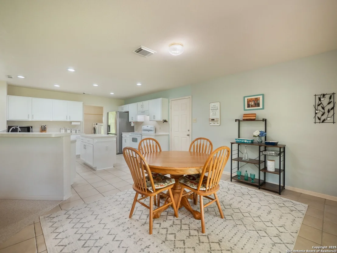 Photo of 658 Lakeview Dr