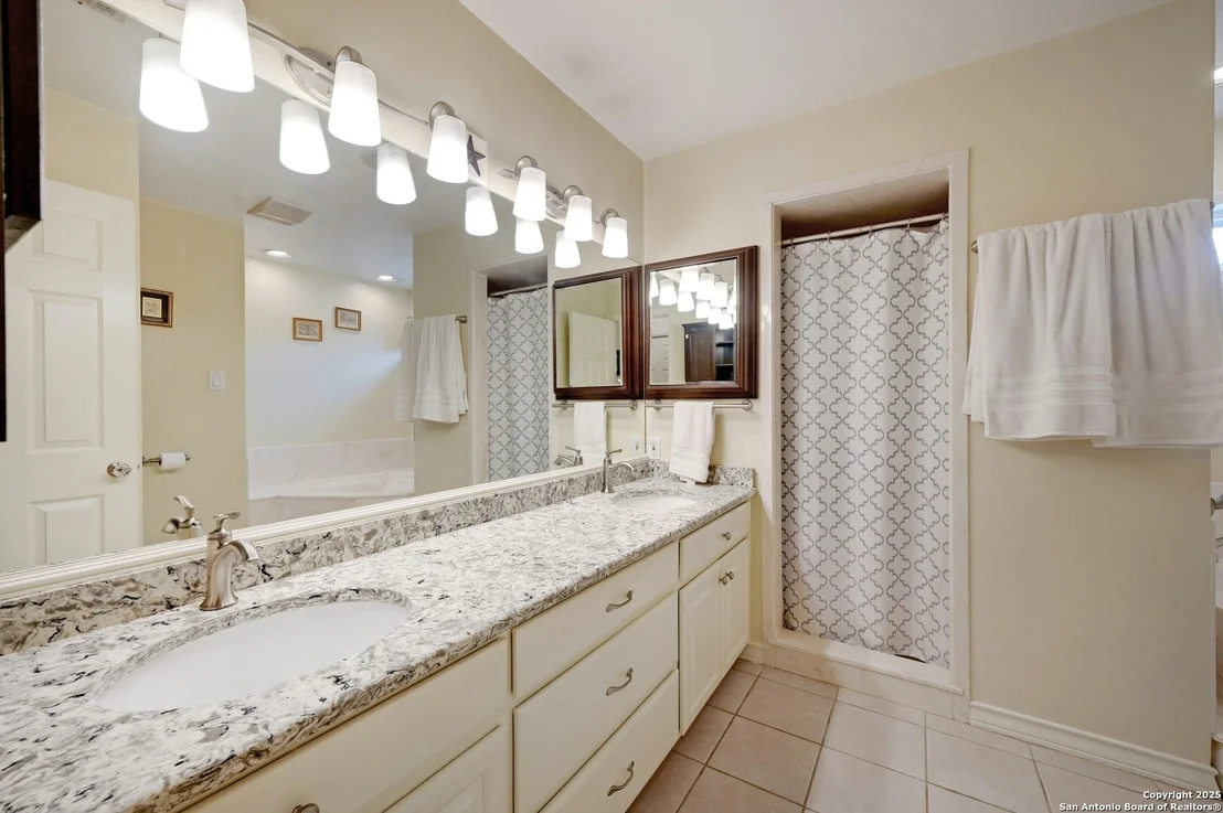Photo of 315 Greenleaf Dr