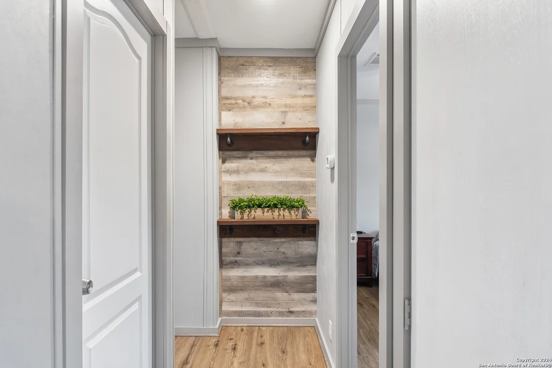 Photo of 1140 Private Road 2415