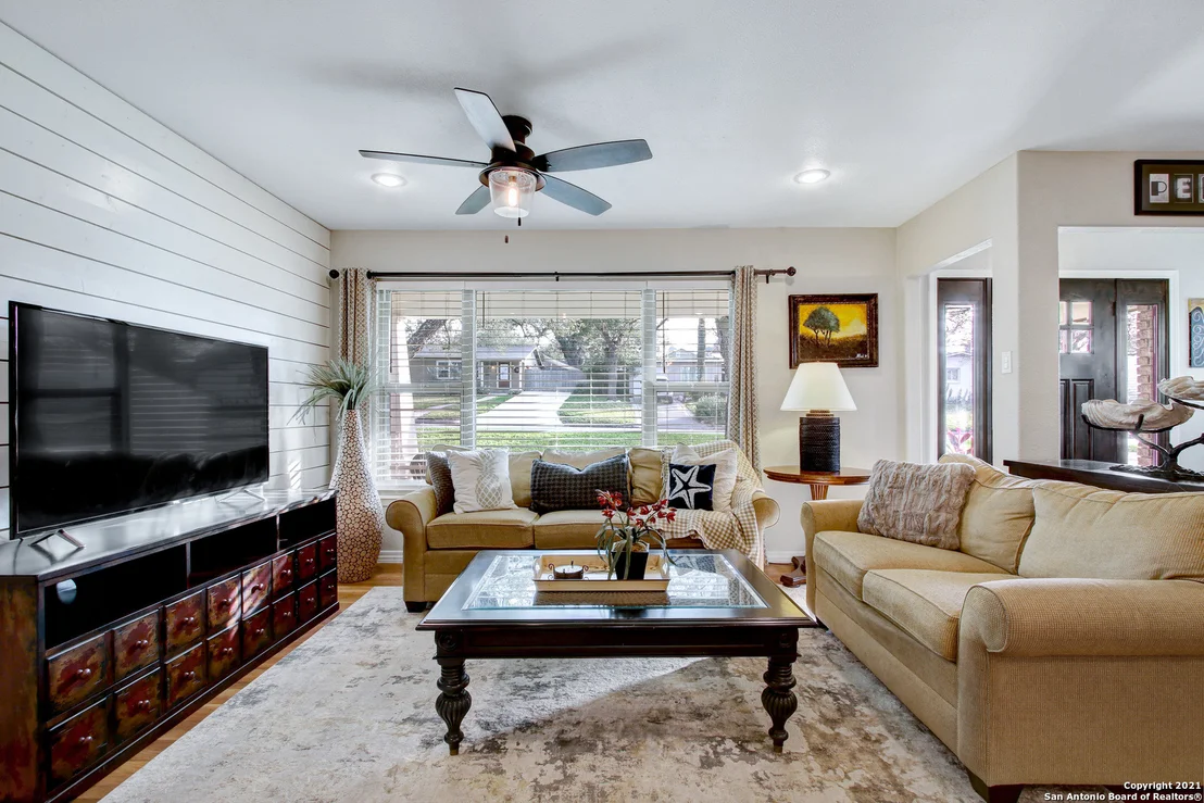 Photo of 327 BURNSIDE DR
