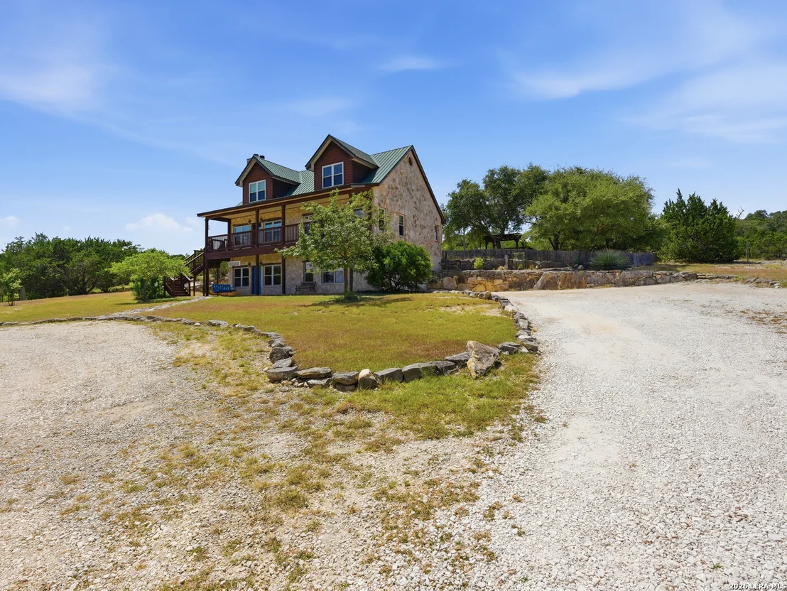 Photo of 412 Bear Springs Trl
