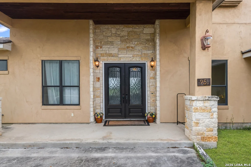 Photo of 951 Private Road 3702
