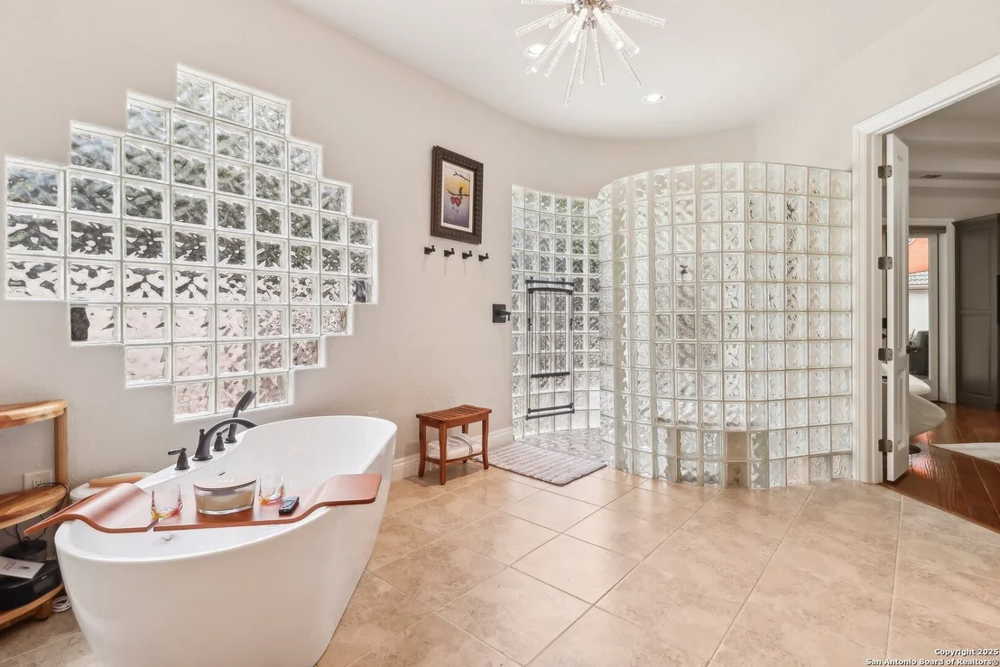 Photo of 908 La Puerta