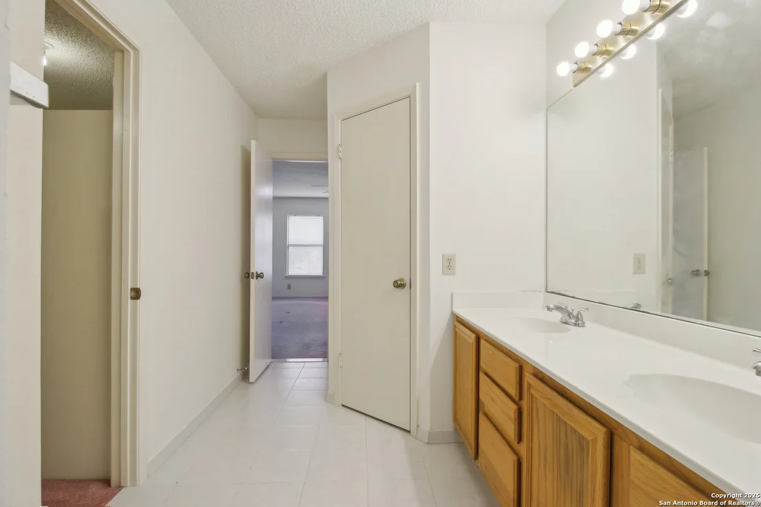 Photo of 7611 Wood Bluff