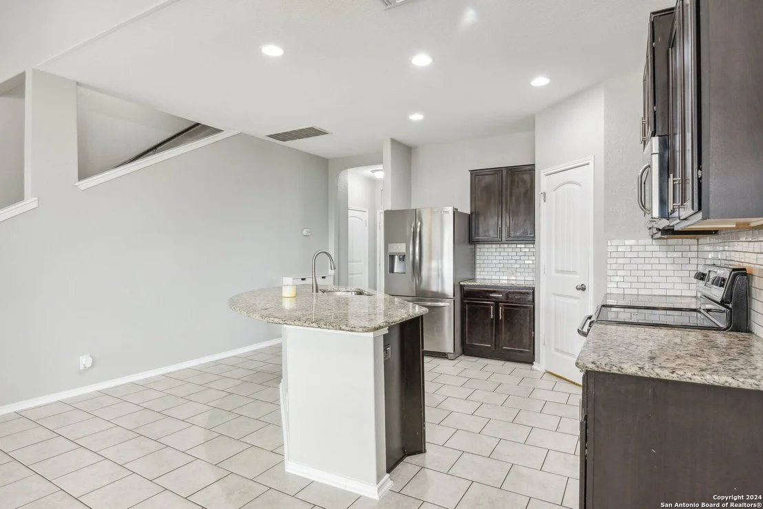 Photo of 429 KINGS WAY