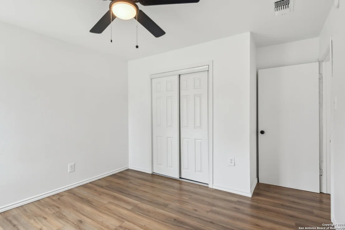 Photo of 843 Deely Place