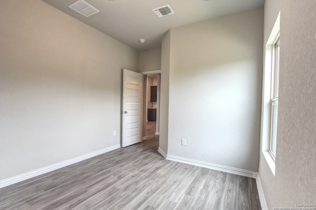 Photo of 5423 Devils Gate