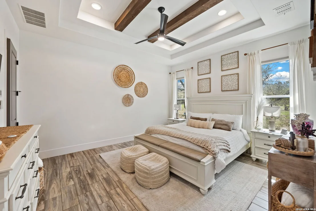 Photo of 979 Belle Oaks